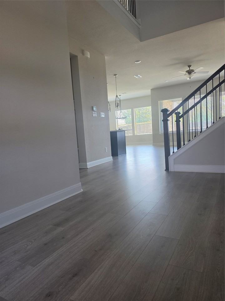 708 Treaty Oak Dr - Photo 3 of 25