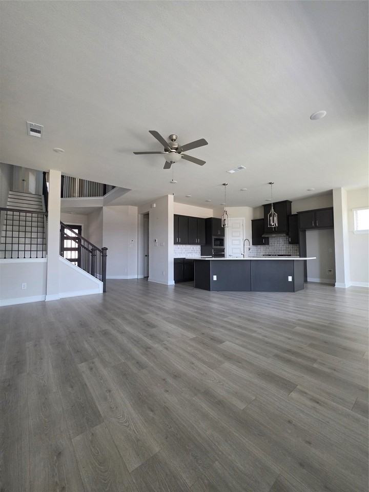 708 Treaty Oak Dr - Photo 4 of 25