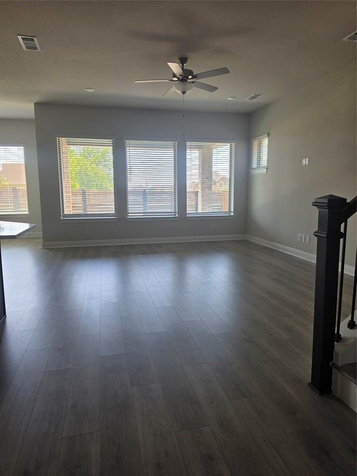 708 Treaty Oak Dr - Photo 5 of 25