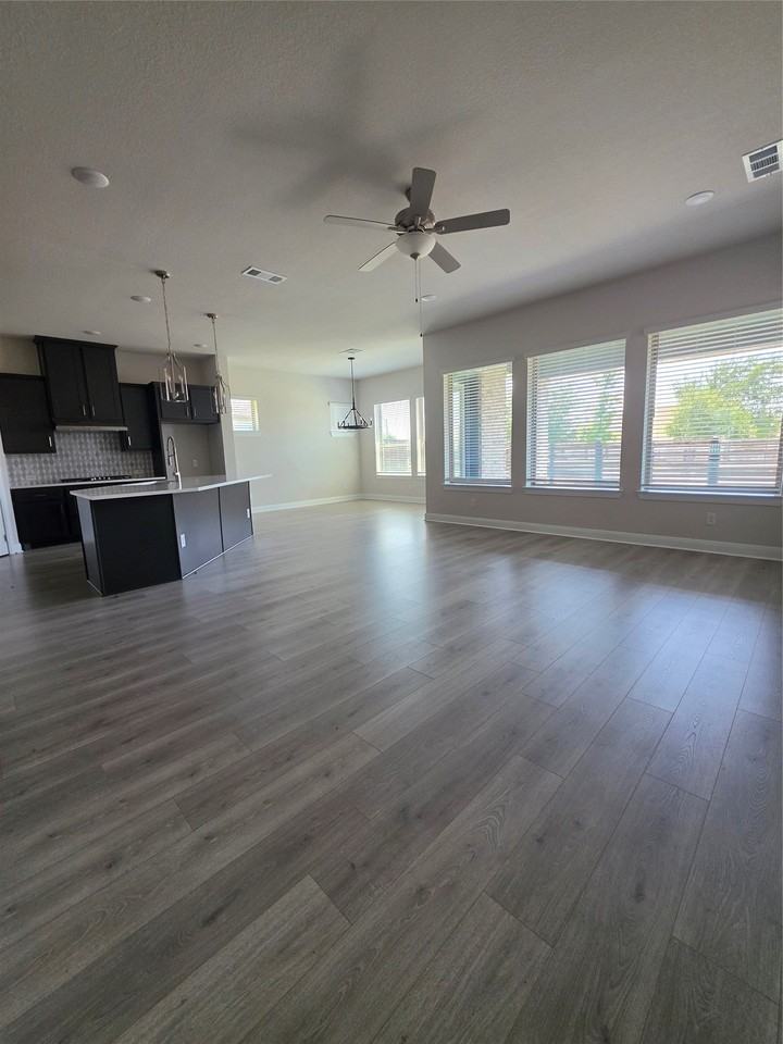 708 Treaty Oak Dr - Photo 6 of 25