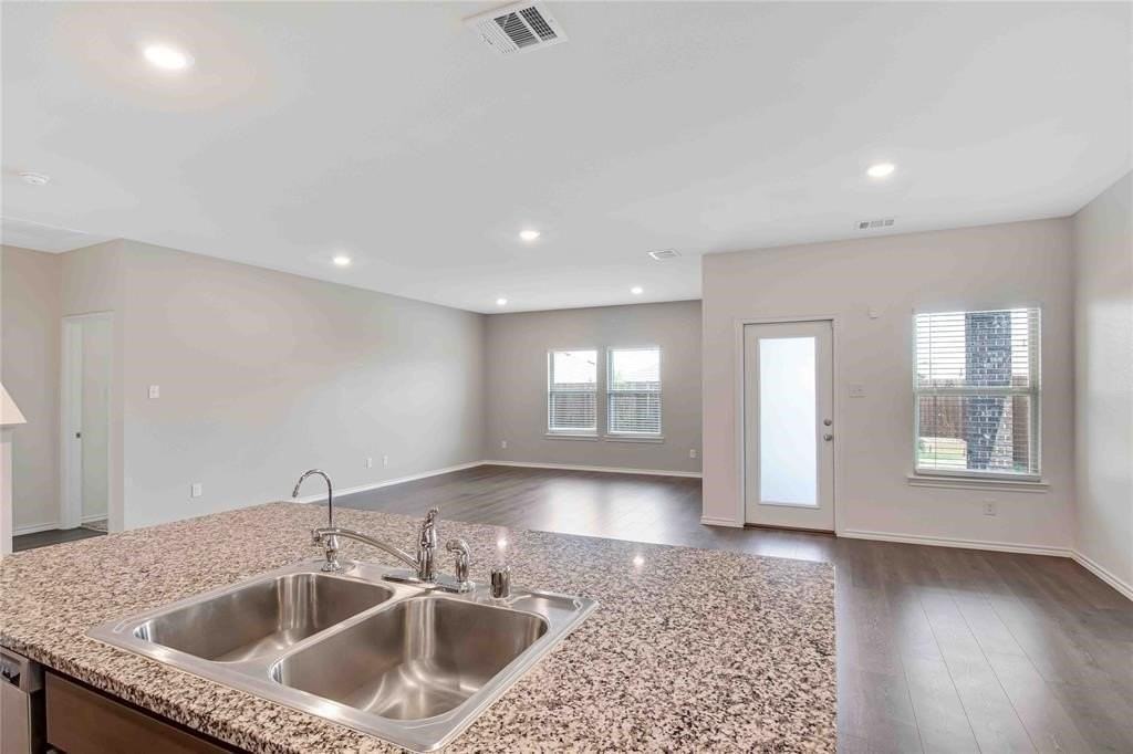 110 Real Quiet Ln - Photo 7 of 25