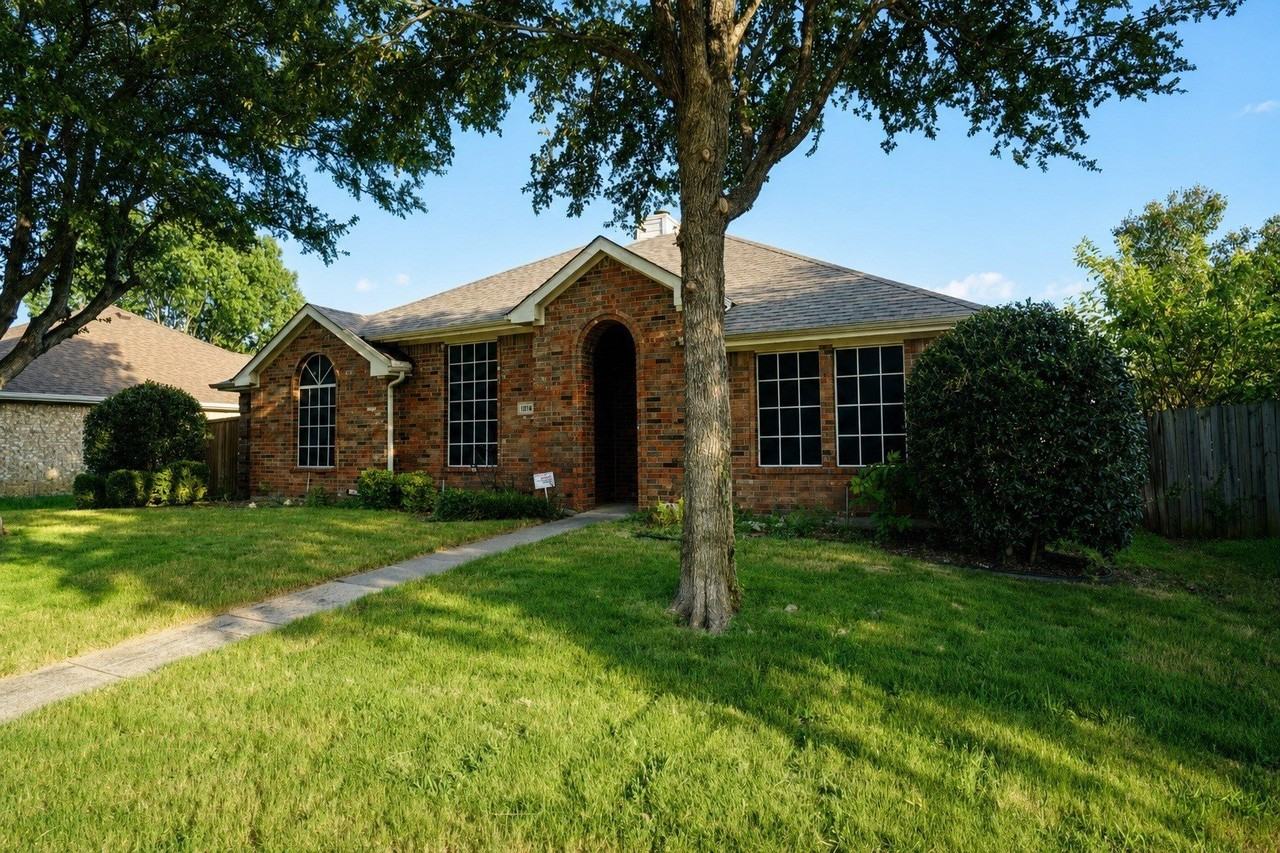 1816 Caddo Lake Dr - Photo 2 of 19