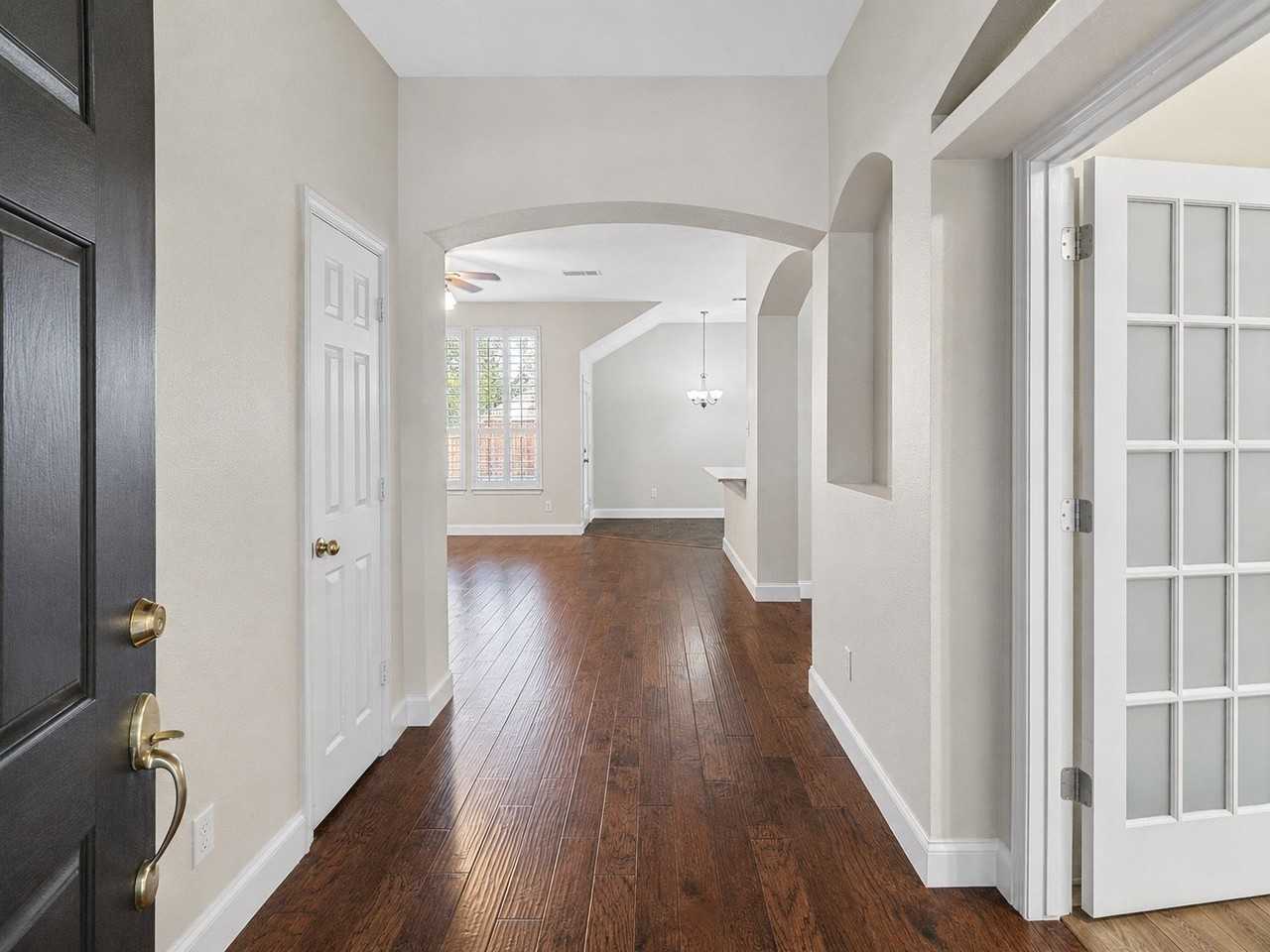 1816 Caddo Lake Dr - Photo 3 of 19