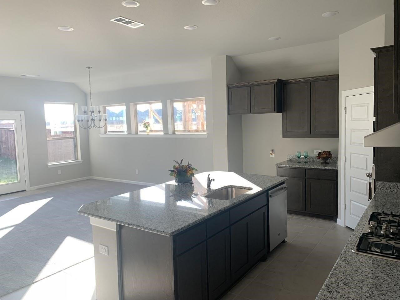 1821 Leo Dr - Photo 3 of 13