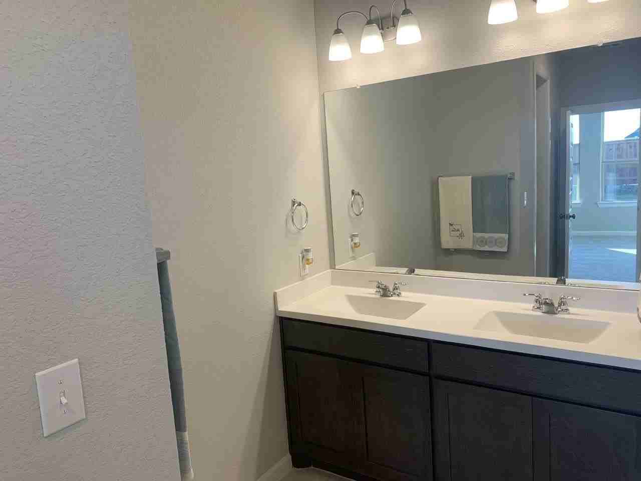 1821 Leo Dr - Photo 7 of 13