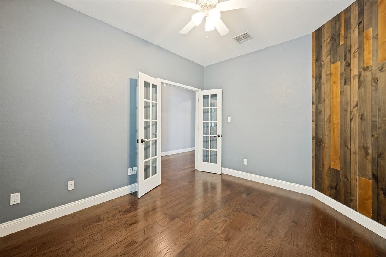 4849 Gloucester Dr - Photo 2 of 25