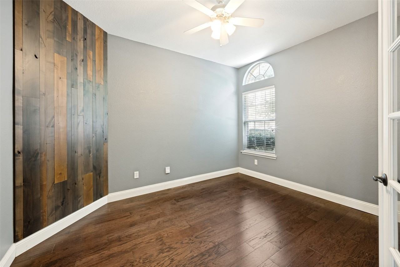 4849 Gloucester Dr - Photo 3 of 25