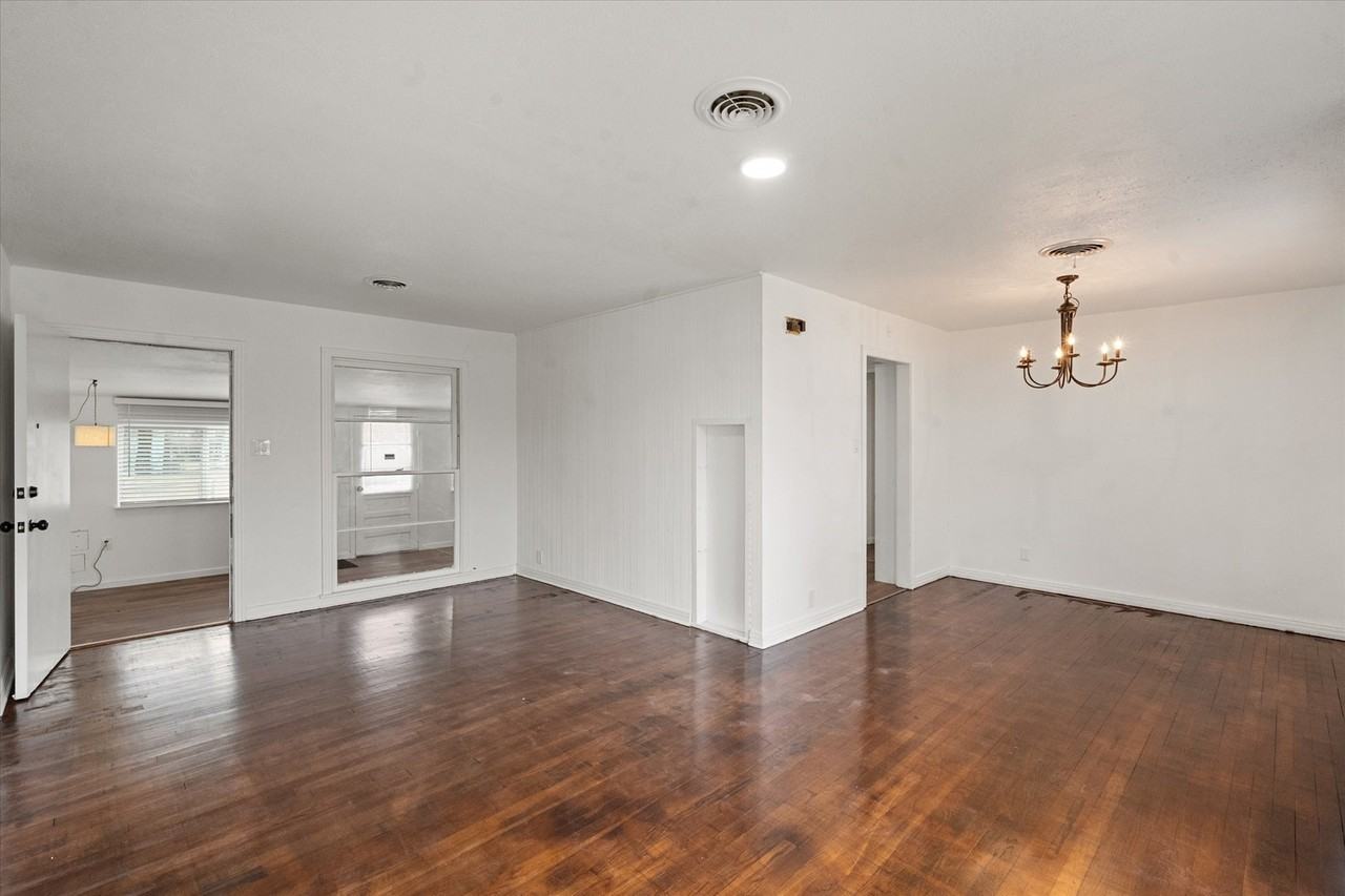 7420 Retta Mansfield Rd - Photo 2 of 13