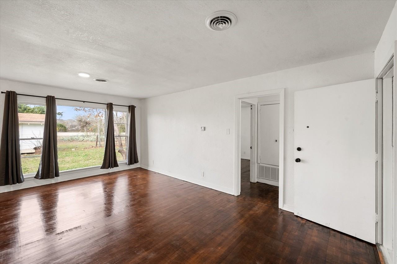 7420 Retta Mansfield Rd - Photo 3 of 13