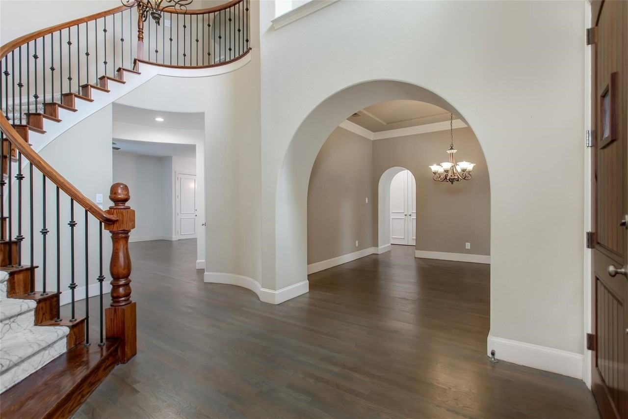 921 Pine Burst Dr - Photo 2 of 38
