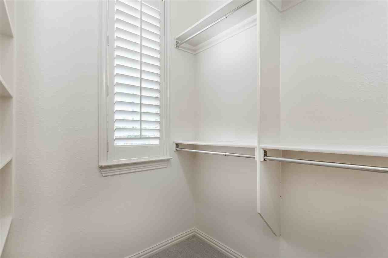 921 Pine Burst Dr - Photo 4 of 38
