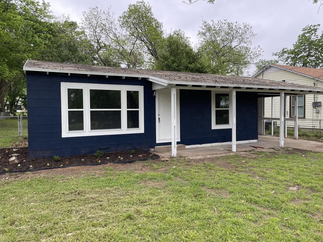 513 W Florence St - Photo 2 of 12