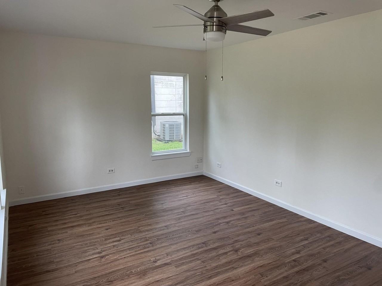 513 W Florence St - Photo 5 of 12