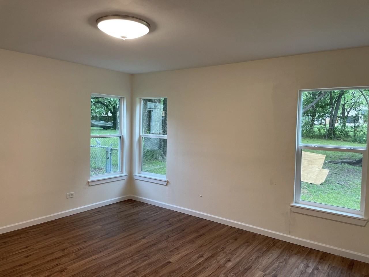513 W Florence St - Photo 6 of 12