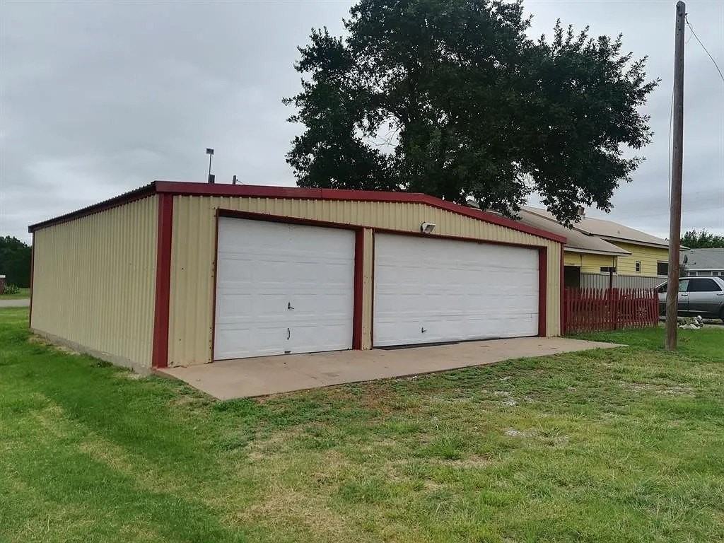 1101 N Main St - Photo 3 of 9