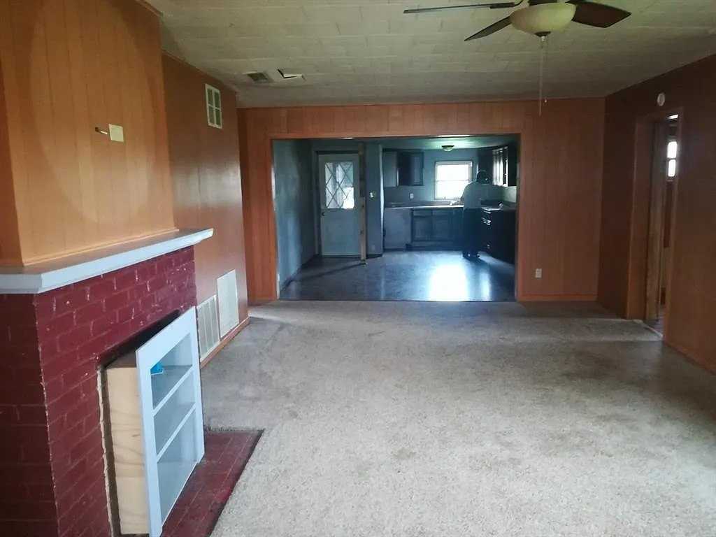 1101 N Main St - Photo 5 of 9