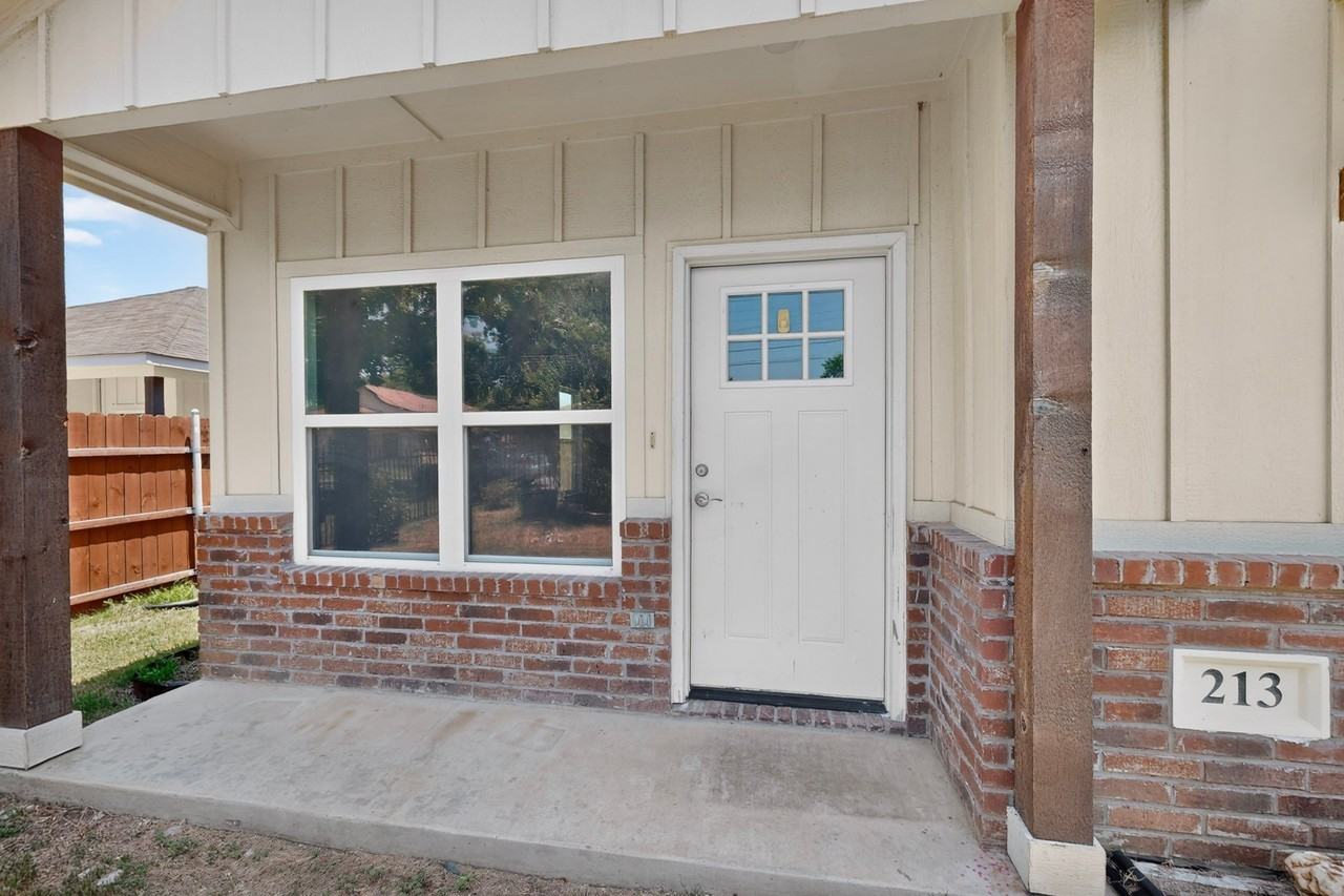213 S Baugh St - Photo 3 of 33