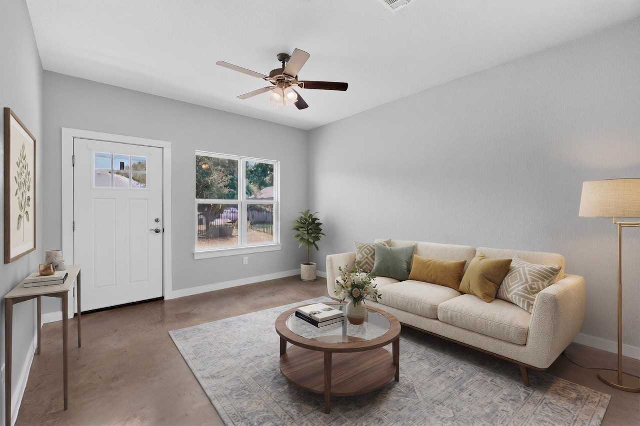 213 S Baugh St - Photo 4 of 33
