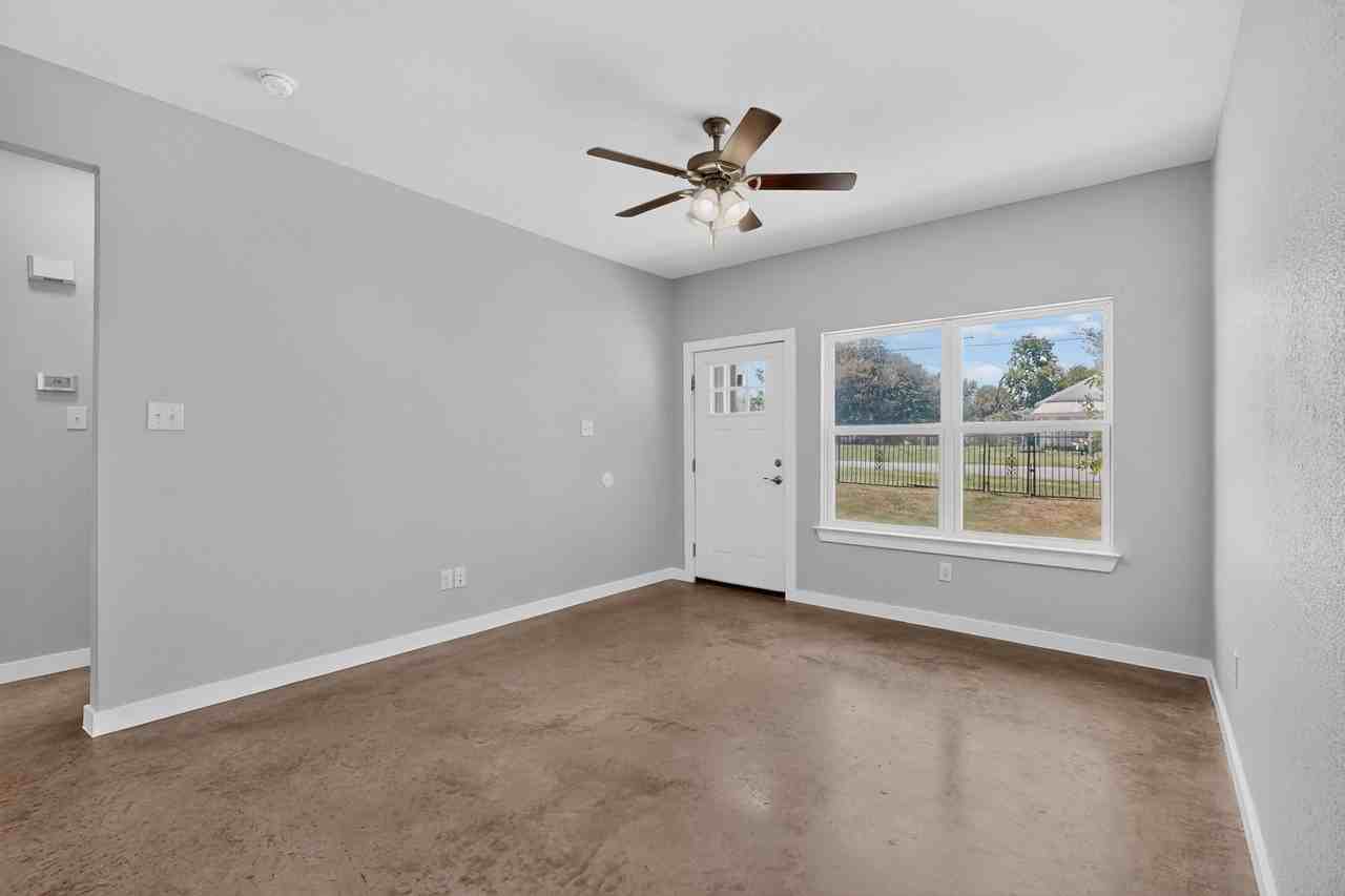 213 S Baugh St - Photo 5 of 33