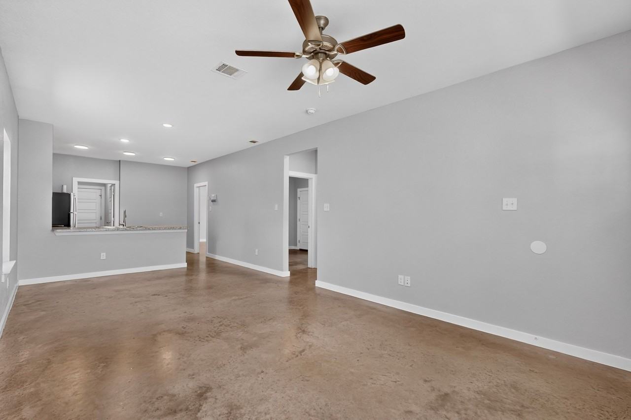 213 S Baugh St - Photo 6 of 33