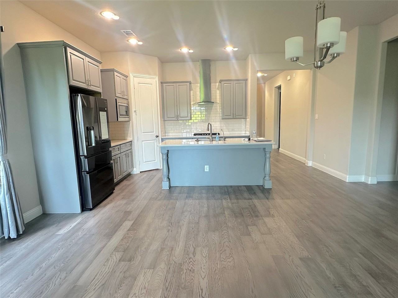 12709 Royal Oaks Ln - Photo 2 of 26