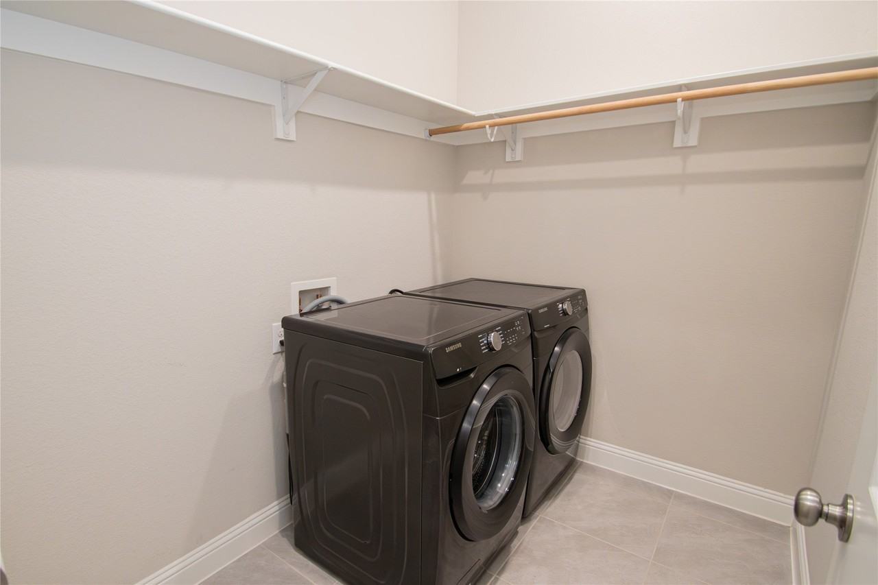 12709 Royal Oaks Ln - Photo 6 of 26