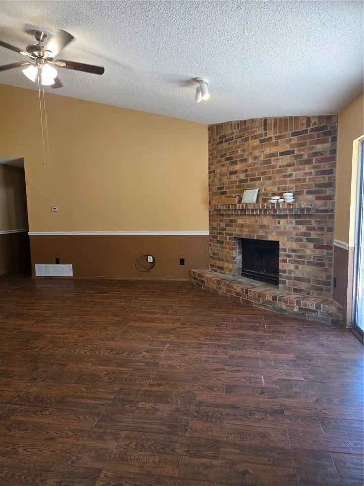 6101 Cool Springs Dr - Photo 3 of 16