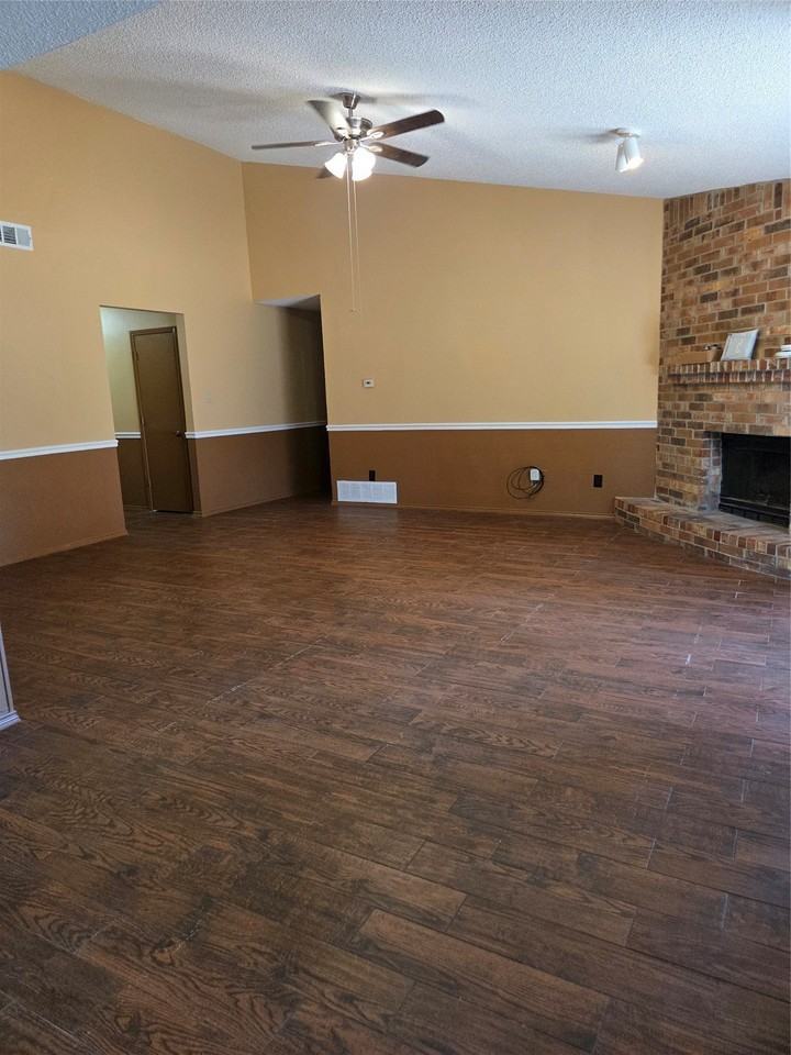 6101 Cool Springs Dr - Photo 4 of 16