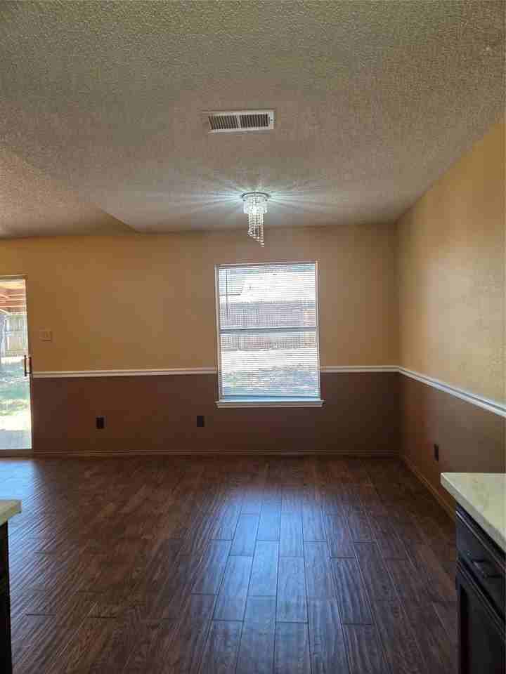 6101 Cool Springs Dr - Photo 5 of 16