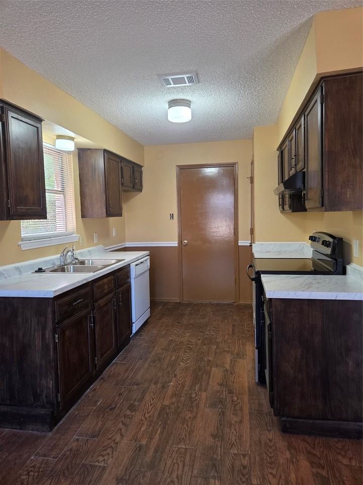 6101 Cool Springs Dr - Photo 7 of 16