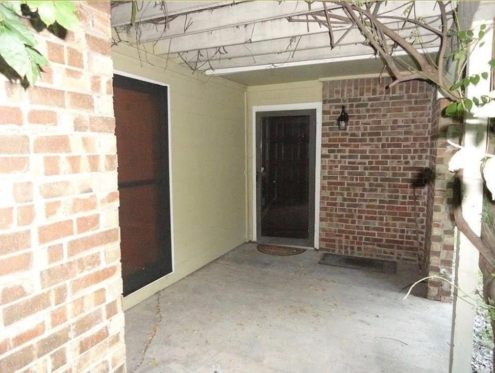 2717 Meadowstone Ct - Photo 2 of 24
