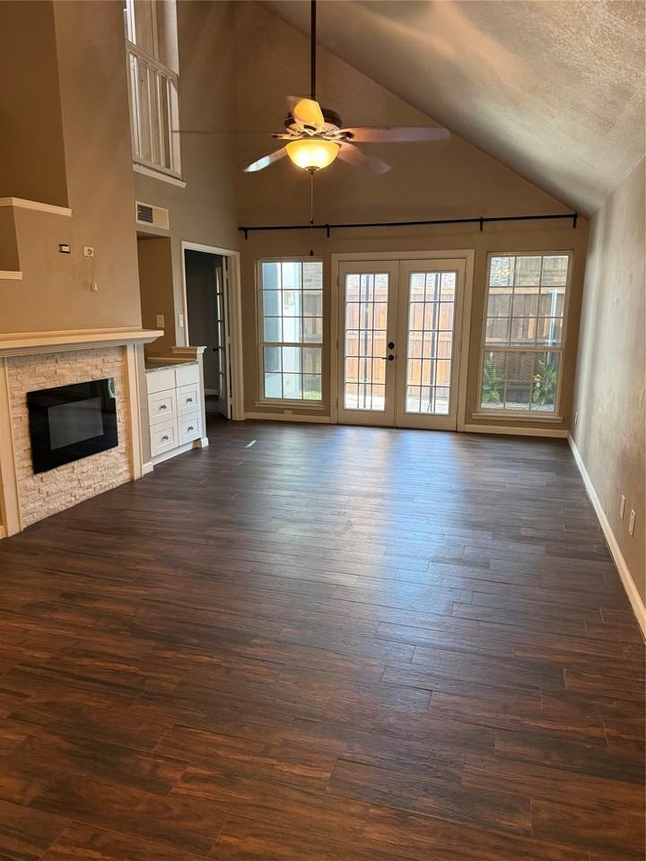 300 Cimarron Way - Photo 2 of 14
