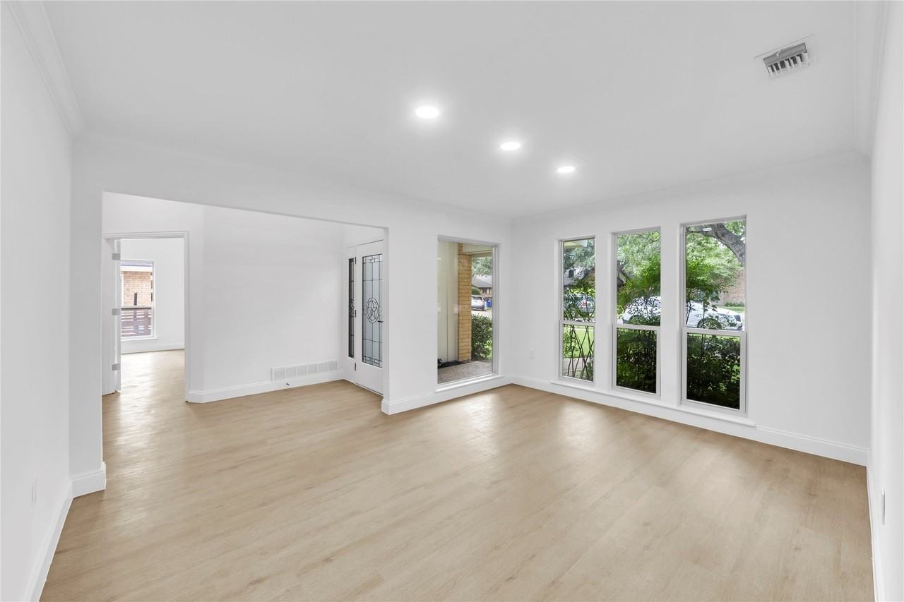 13826 Wooded Creek Ct - Photo 3 of 34