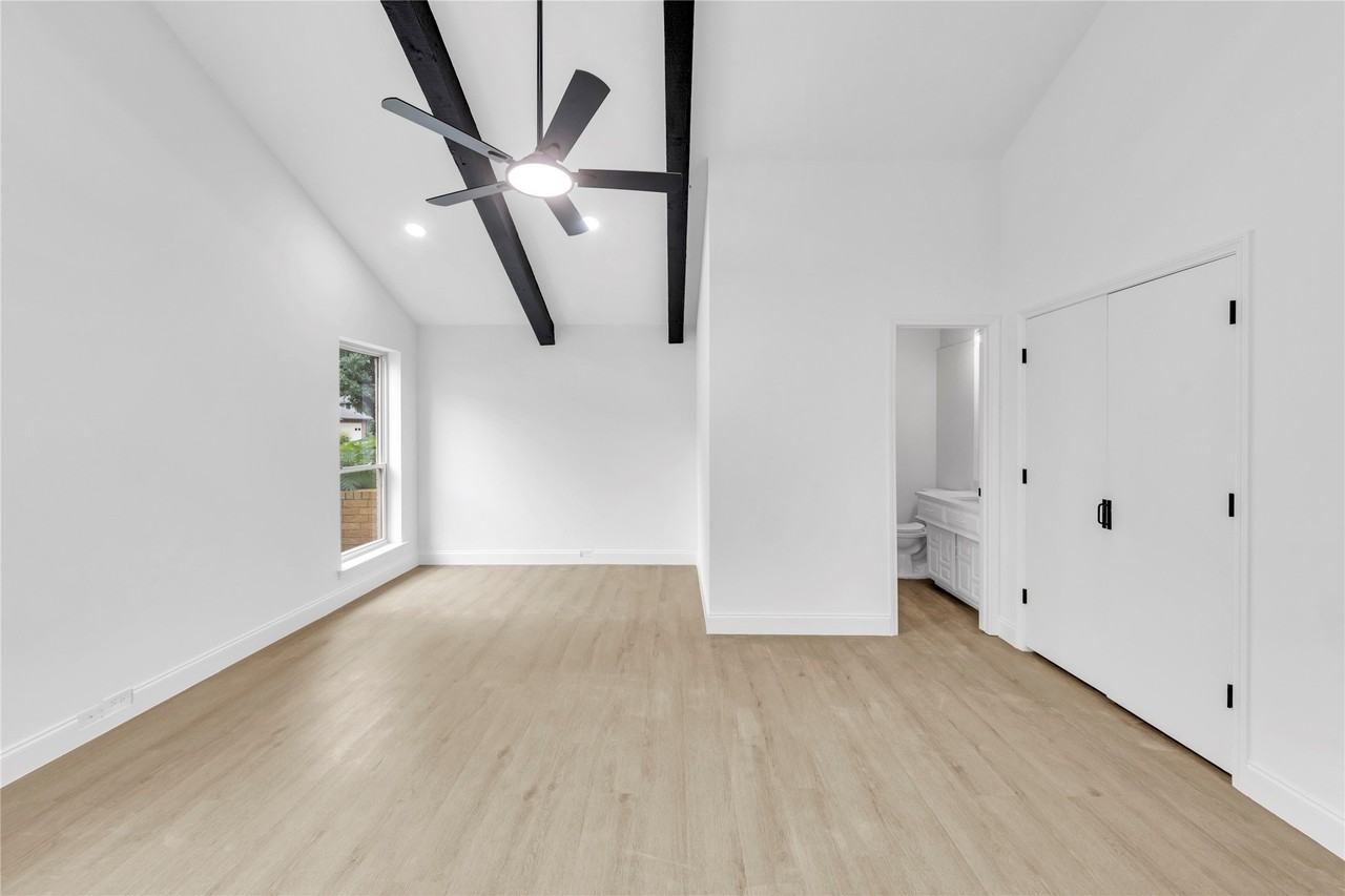 13826 Wooded Creek Ct - Photo 5 of 34