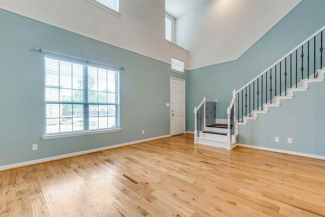 531 Matthew Pl - Photo 2 of 12