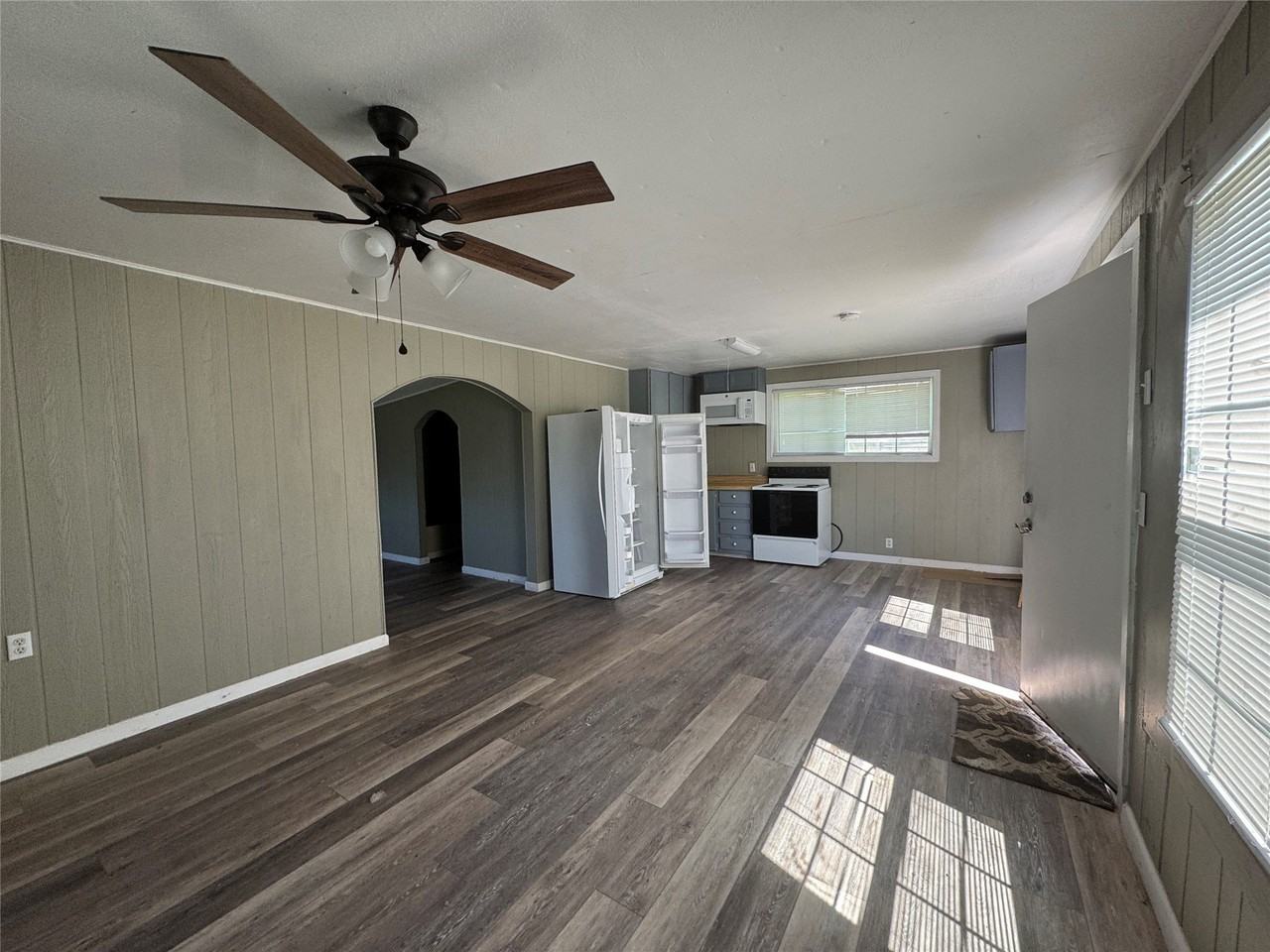202 W Tarrant St - Photo 3 of 5