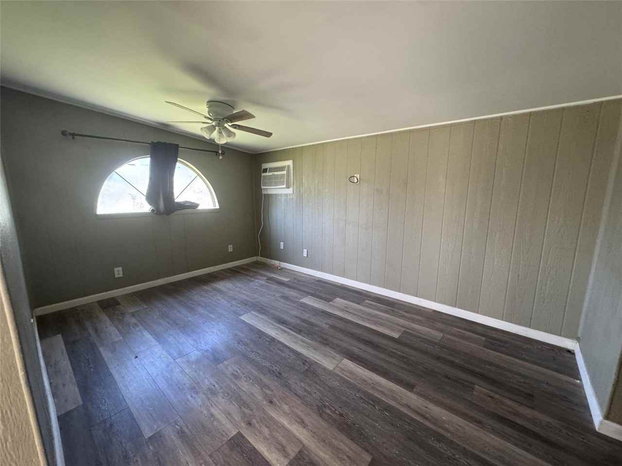 202 W Tarrant St - Photo 4 of 5
