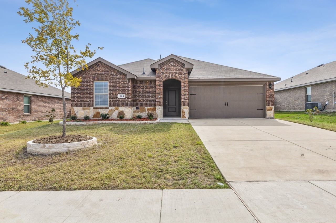 606 Wrangler Dr - Photo 2 of 22