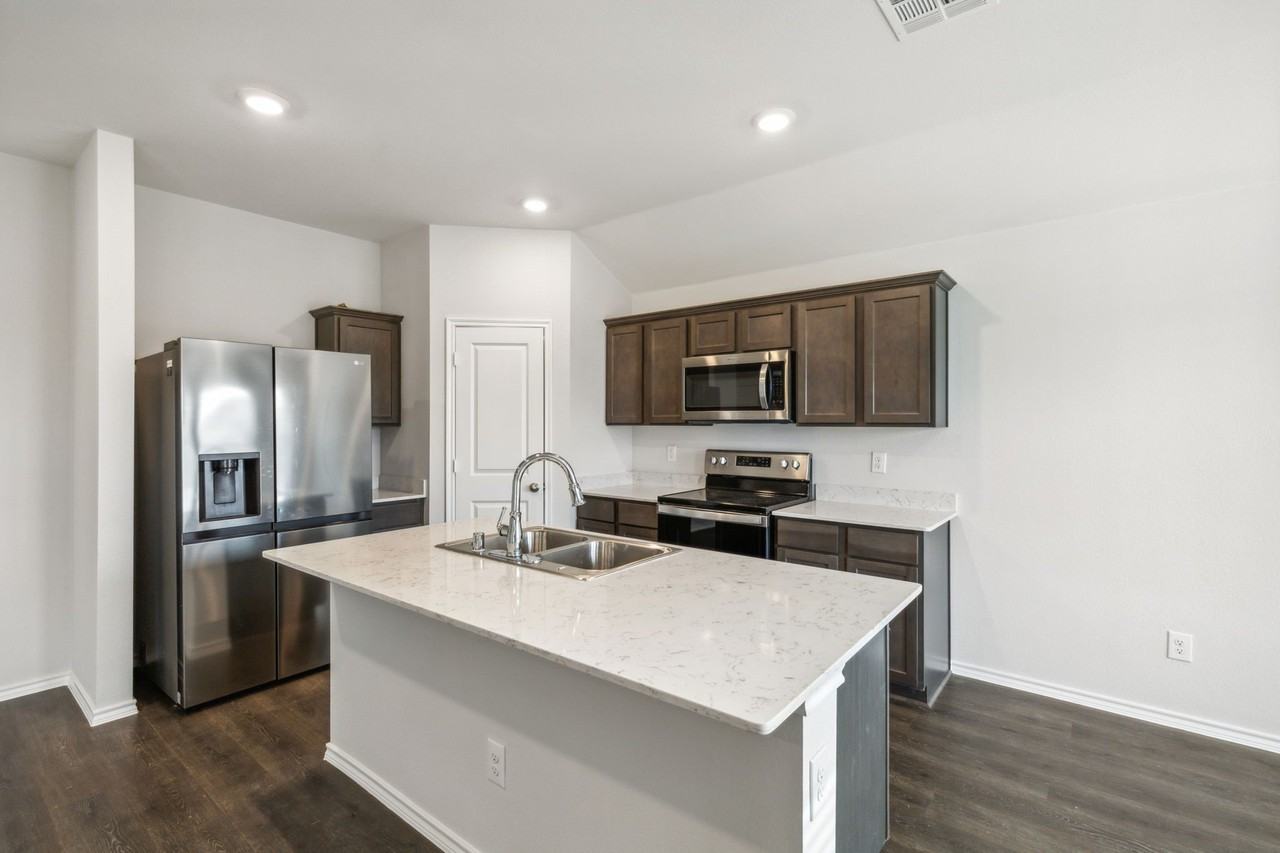 606 Wrangler Dr - Photo 6 of 22