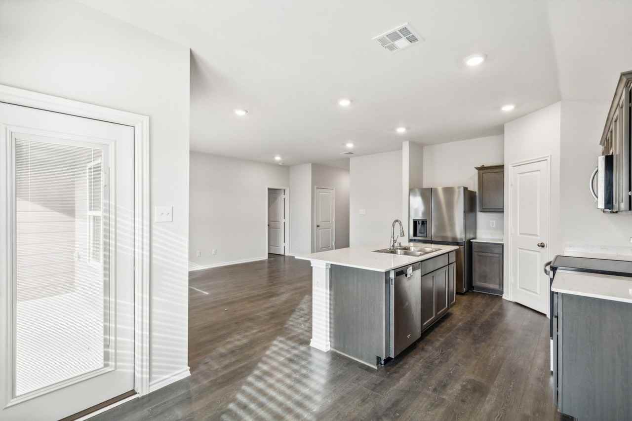 606 Wrangler Dr - Photo 7 of 22