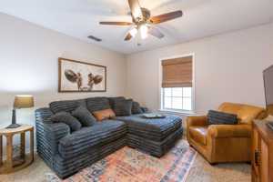featured image of 634 En 16th St #B
