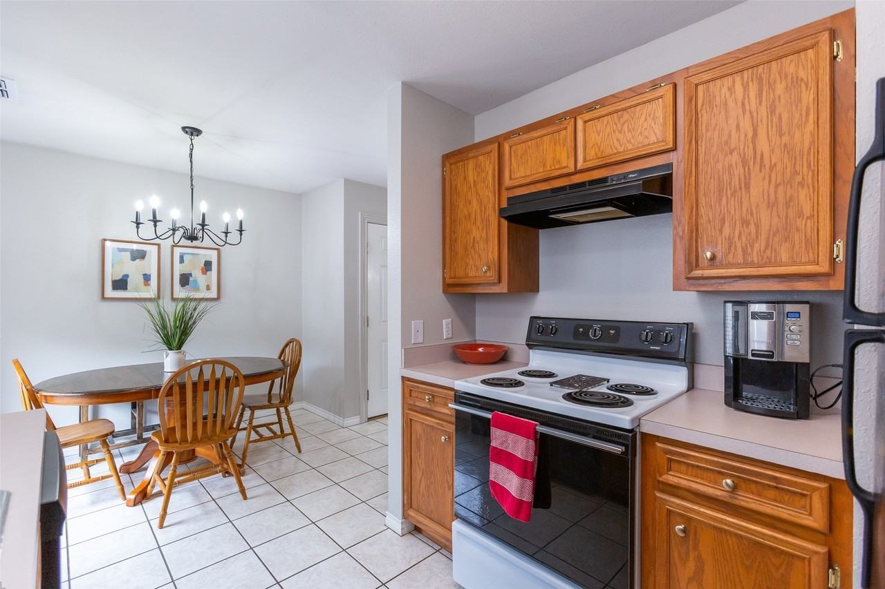 634 En 16th St #B - Photo 5 of 29