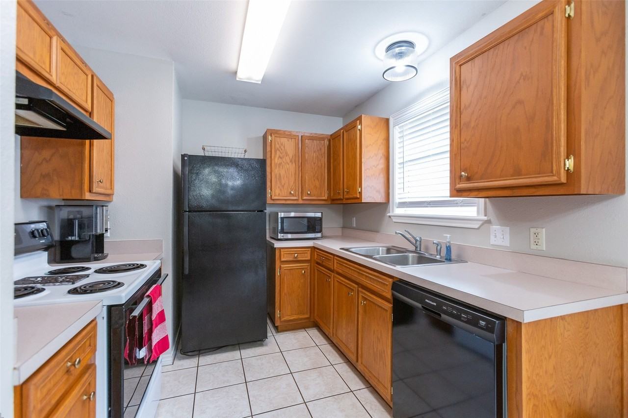 634 En 16th St #B - Photo 6 of 29