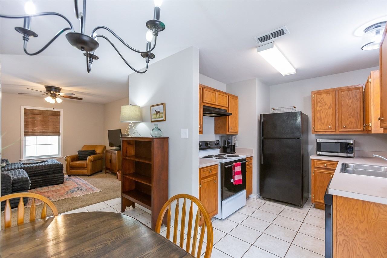 634 En 16th St #B - Photo 7 of 29