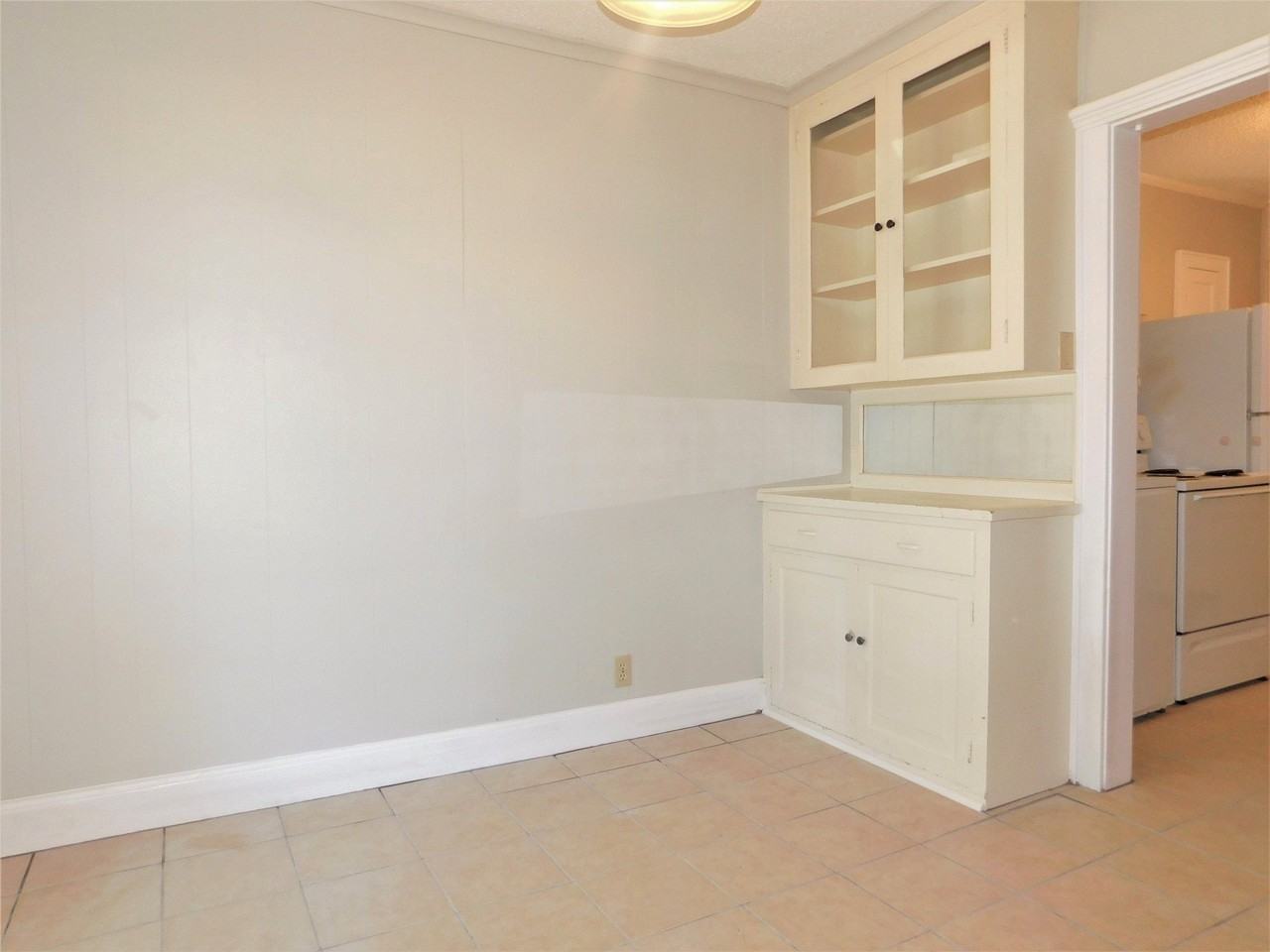 1611 N Locust St - Photo 6 of 18