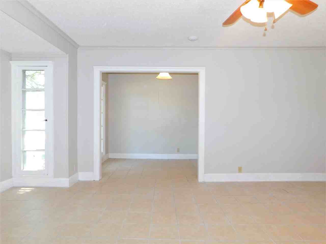1611 N Locust St - Photo 7 of 18