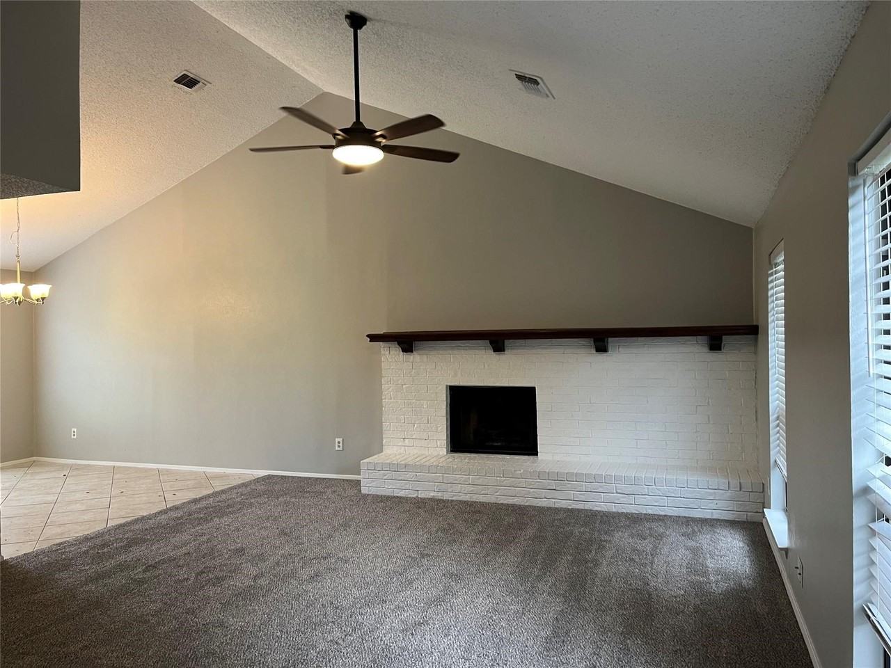 2406 Bentley Dr - Photo 2 of 14