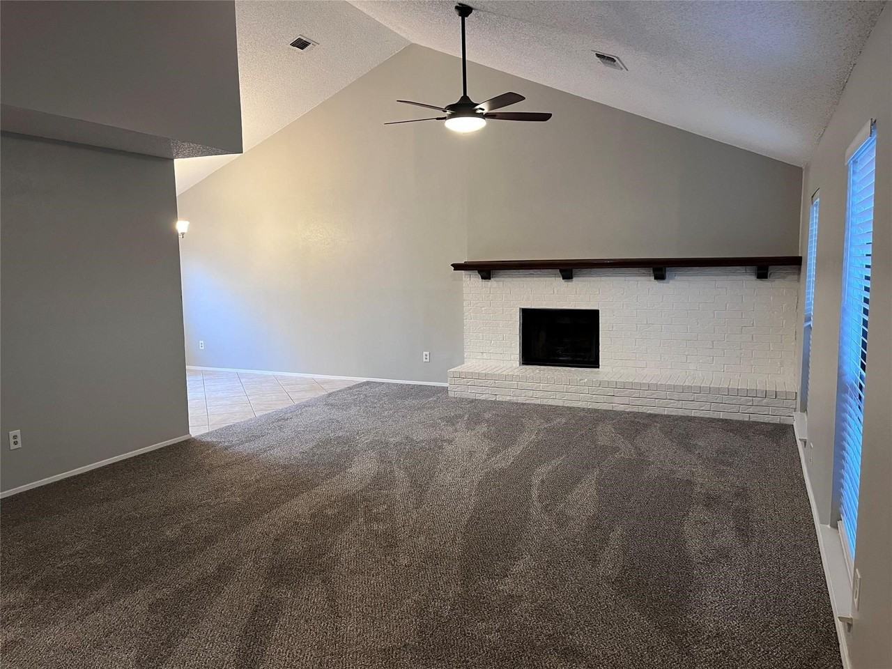 2406 Bentley Dr - Photo 3 of 14