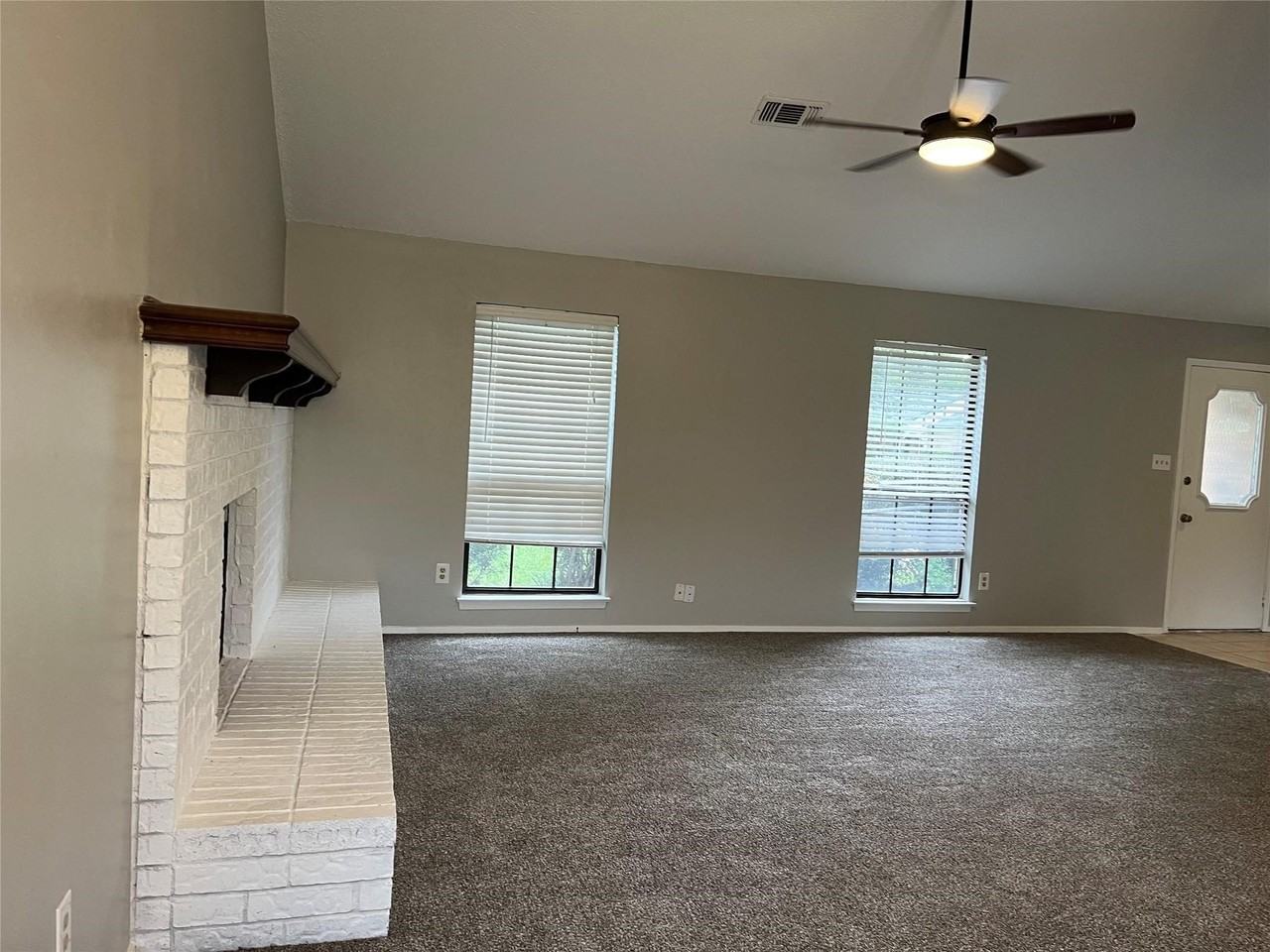 2406 Bentley Dr - Photo 4 of 14