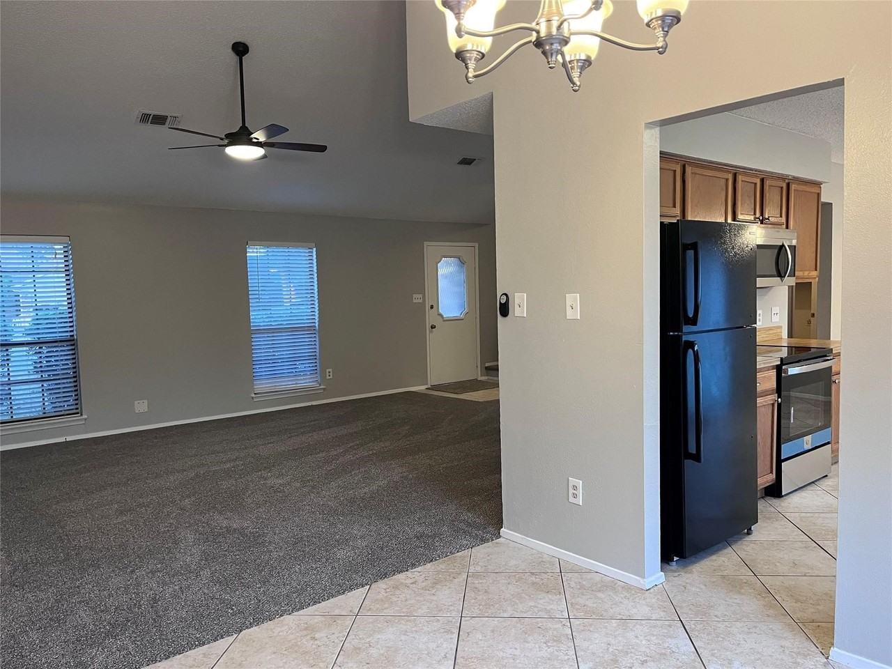 2406 Bentley Dr - Photo 7 of 14